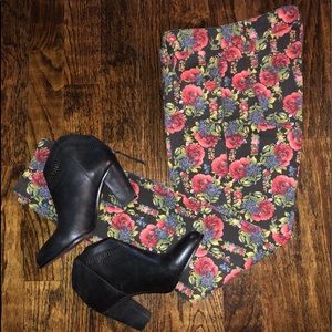 Trendy Floral pants. Black with red flowers.